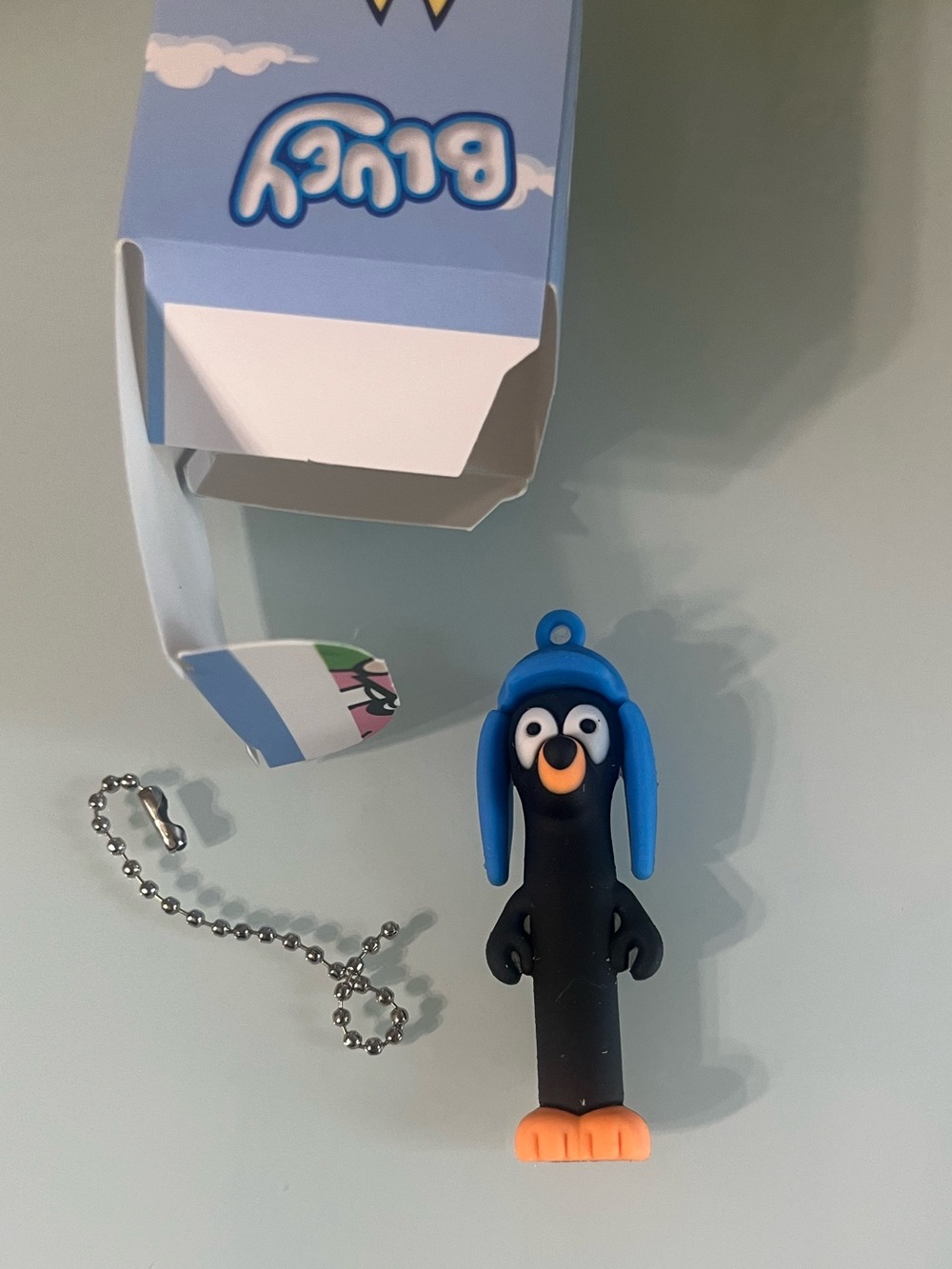 3 Pack Bluey Surprise Box Keychain - Picture 6 of 6